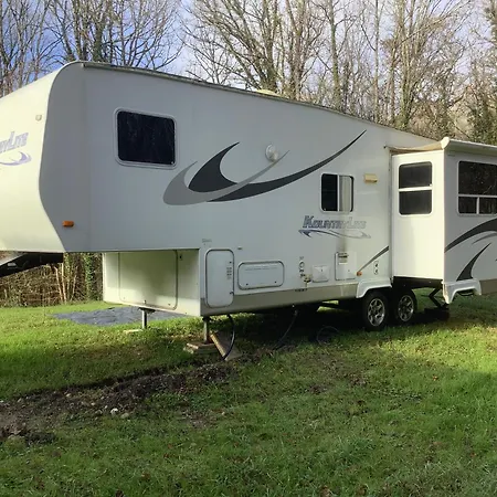 Glamping Im Wald אתר קמפינג *