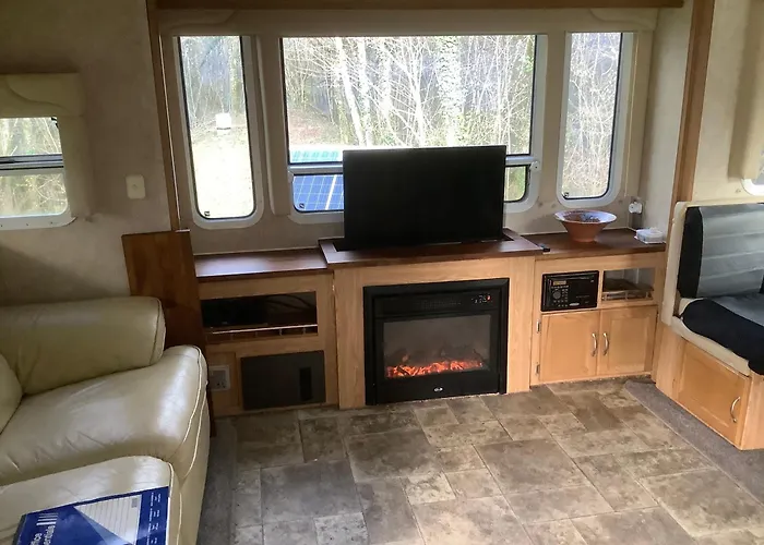 Glamping Im Wald * Mareuil-sur-Belle